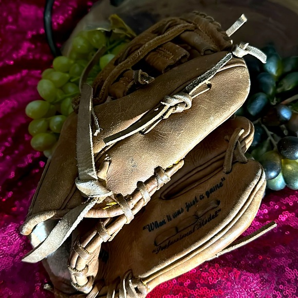 SHOELESS JOE vintage youth baseball glove - Picture 2 of 4